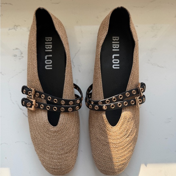 Bibilou Shoes - Anthropologie Bibi Lou Women's Tan Flats with Black Accents